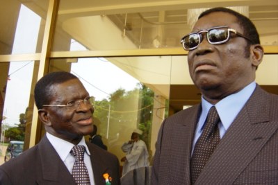 Laurent Dona FOLOGO à gauche et le Président Gnassingbe EYADEMA du Togo.