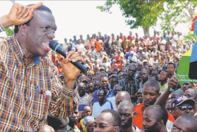 Opposition candidate, Kiiza Besigye, on the campaign trail.
