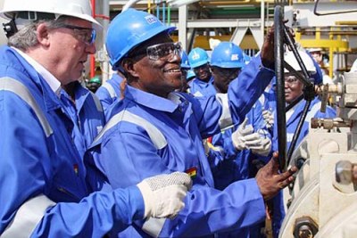 President John Atta Mills turns on Ghana's first oil flow.