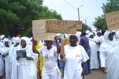 (Photo d'Archives)- Des ivoiriens du nord manifestent contre Gbagbo