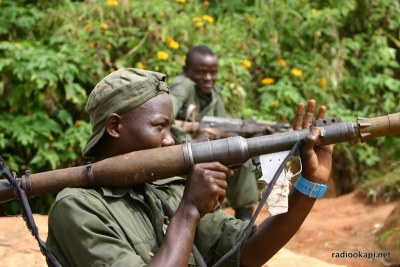 Militaires FARDC avec un lance roquettes, Sud Kivu