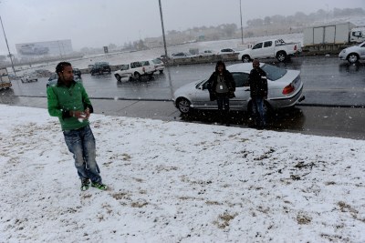 Motorists are seen in the snow along the the N12 highway near Edenvale in Johannesburg on Tuesday, 7 August 2012 as a cold front passes over Gauteng.