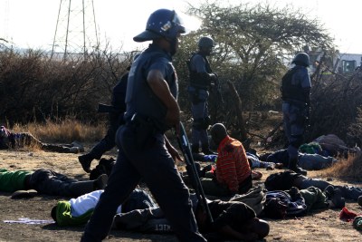Police on the scene at Lonmin platinum mine in Marikana in' the North West where ongoing violence resulted in the shooting of a number of people on Thursday, August 16, 2012.
