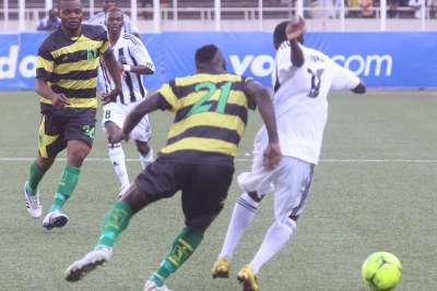 TP.Mazembe (Noire-blanc) contre AS-V. Club (vert-noire) le 15/04/2012 au stade des Martyrs à Kinshasa, score : 2-2.