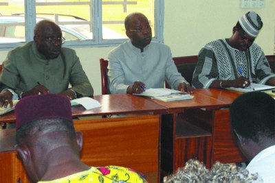 Médiation du ministre Moussa Ouattara (centre) à l'Université de Koudougou