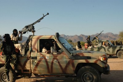 Des rebelles touaregs dans le désert du Sahara