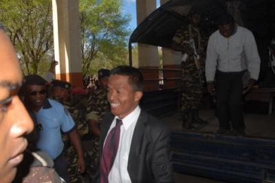 Laza Razafiarison : Le candidat et ses compagnons de lutte placés sous mandat de dépôt à Antanimora