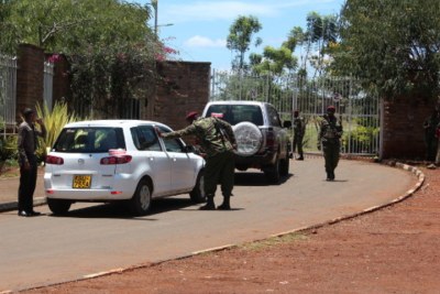 Kenyan police officers at a checkpoint (file photo).