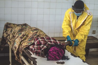 A government health worker in the MOH-led Kenema Ebola Treatment Centre in Sierra Leone attends to a victim (file photo).