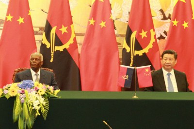 Le Chef de l'Etat angolais José Eduardo dos Santos avec son homologue chinois J Xi Jinpin