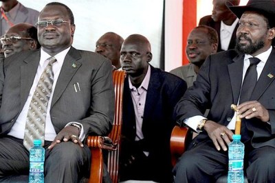 (Photo d'archives) - Le président Salva Kiir et le vice-président Riek Machar,côte à côte lors d'une manifestation à Juba