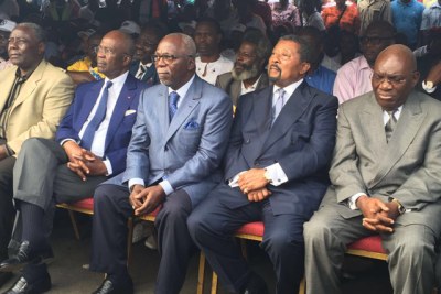 Deux poids lourds de cette campagne, Guy Nzouba Ndama et Casimir Oyé Mba se rallient à Jean Ping. L'ancien président de l'Assemblée nationale et l'ex-Premier ministre se sont mis d’accord pour retirer leurs candidatures et demander à voter pour Jean Ping.