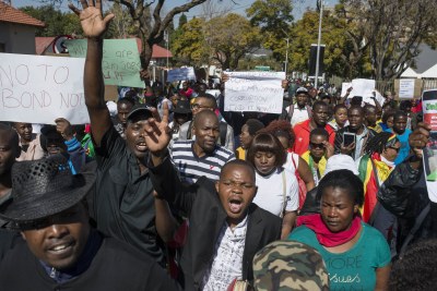 Angry Zimbabwean protesters in Port Elizabeth.