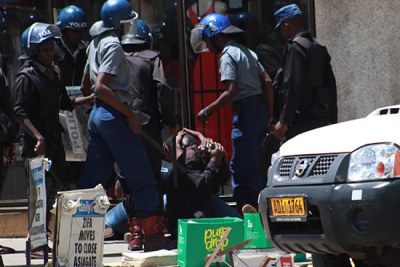 Des policiers à Harare (archive)