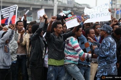 A policeman attempts to control protesters chanting slogans during a demonstration over what they say is unfair distribution of wealth in the country at Meskel Square in Ethiopia's capital Addis Ababa 9file photo).