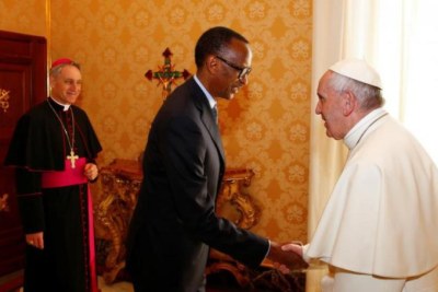 Le pape François et Paul Kagame président du Rwanda
