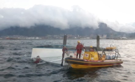 catamaran allafrica capsizes