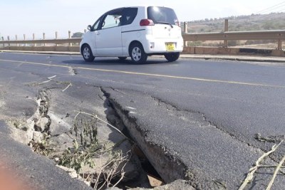 A motorists zooms past the crack at Fai Amario Bridge on the Naivasha-Maai Mahiu highway on March 24, 2019. An engineer at the site has discounted fears that crack is linked to Sunday's earthquake that shook the country.