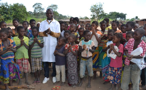 Mozambican Father Campaigns for Vaccination After Daughter Paralyzed By Polio