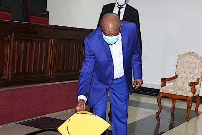 #Présidentielle2020 J'ai déposé mon dossier de candidature à la Cour Constitutionnelle pour l'élection présidentielle du 18 octobre prochain. C'est un rendez-vous du devoir avec la Guinée et les Guinéens...