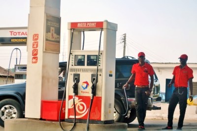 Attendants at a petrol station in Ilorin (file photo).