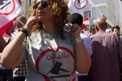 L'activiste tunisienne Myriam Bribri, participant à une manifestation organisée par le mouvement Manich Msamah à Tunis, le 13 mai 2017.