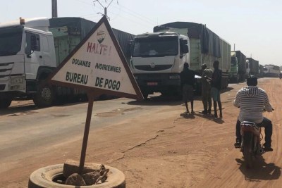 La réouverture des frontières terrestres est aussi un soulagement pour les transporteurs. Ici dans le village ivoirien de Pogo à la frontière avec le Mali, le 20 janvier 2022.