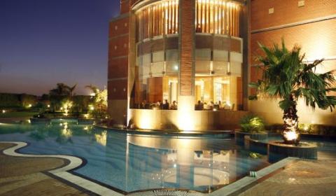 Find Contemporary Accommodation @ Radisson Blu Hotel Noida
